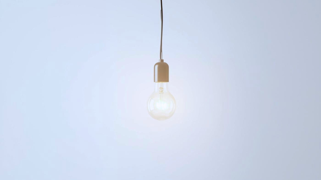 Ampoule qui évoque l'importance d'avoir une seule idée principale par diapositive dans une présentation